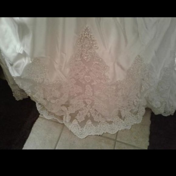 Wedding Dress - Picture 6 of 16